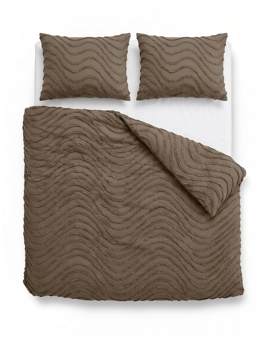 Tufted Waves dekbed Taupe van bovenaf op bed